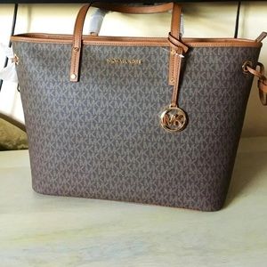 🌻NWT  Michael Kors Jet Set Travel Tote🌗